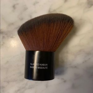 The Body Shop Makeup - The Body Shop Slanted Kabuki Brush The Body Shop Makeup - The Body Shop Slanted Kabuki Brush